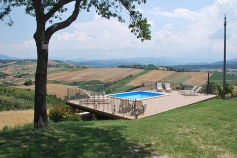 Casa Con Vista Holiday Rentals, Honeysuckle Apartment in Abruzzo