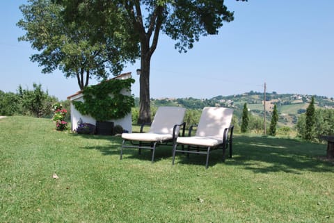 Casa Con Vista Holiday Rentals, Honeysuckle Apartment in Abruzzo