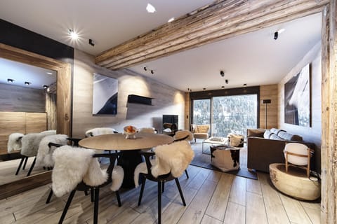 Luxury Treeline Residence with Hot Tub - By Ski Chalet Andorra Condo in Soldeu