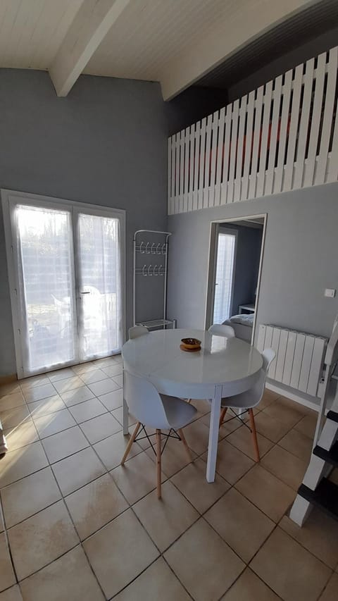 Appartement SOULAC SUR MER À 500 m de la plage N 4 Apartment in Soulac-sur-Mer