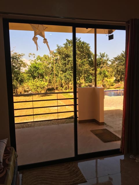 Studio-Type Villa for 8pax + Pool(Exclusive) + Netflix + Wifi Chambre d’hôte in Puerto Princesa