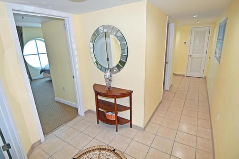 Luxury 3BR Seaside Resort 1403, Oceanfront, Shop, Dine, Enjoy Apartment in North Myrtle Beach