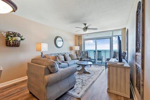 Oceanfront Well Maintained, Walk to Boardwalk, Beach Bars, 902 Apartamento in North Myrtle Beach