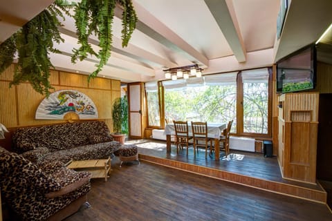 Photo of the whole room, Seating area, Dining area