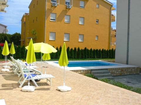 Swimming pool, Location, children, Family