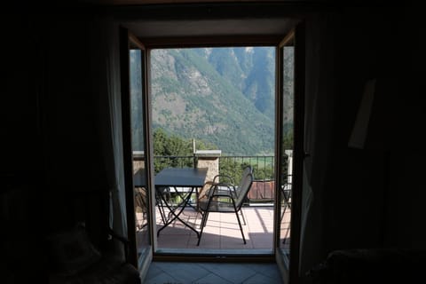Balcony/Terrace, Mountain view