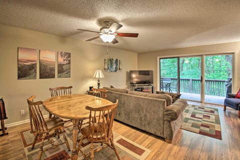 Cozy Retreat with Deck 3 Mi to DeSoto Golf Course! Maison in Garland County