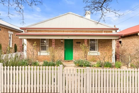 Ambrose On Byng - Central Location w/ 2 Bathroom Casa in Orange