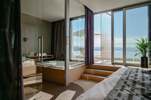 Hot Tub, Bathroom, Bedroom, Sea view, bidet