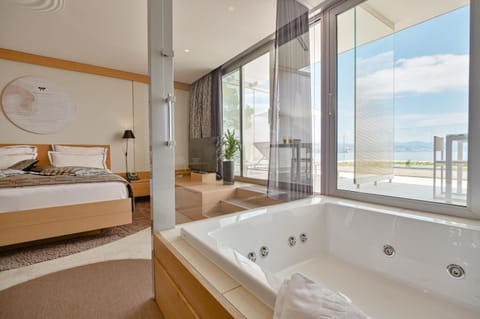 Bed, Hot Tub, Bathroom, View (from property/room), View (from property/room), Balcony/Terrace, Decorative detail, Bedroom, Sea view