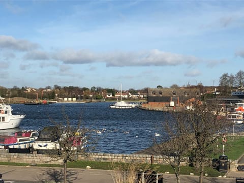Swan View, Oulton Broad Apartment in Lowestoft