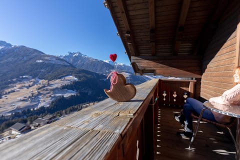 Balcony/Terrace, Mountain view