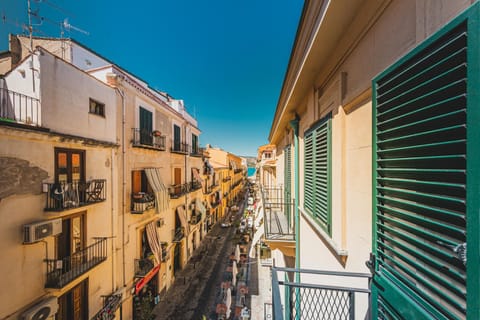 Neighbourhood, View (from property/room), Balcony/Terrace, City view