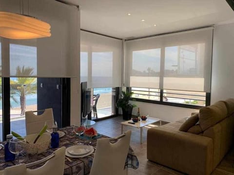 Apartamento de lujo en primera linea de playa Condominio in Benidorm