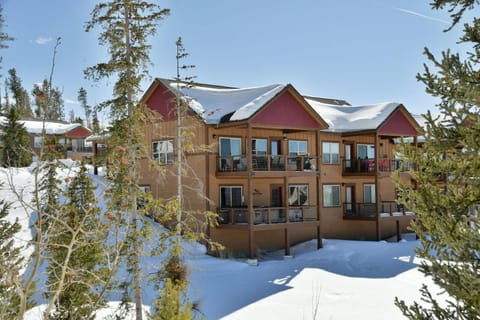 Luxury Chalet #39 With Hot Tub & Great Views - 500 Dollars Of FREE Activities & Equipment Rentals Daily House in Fraser