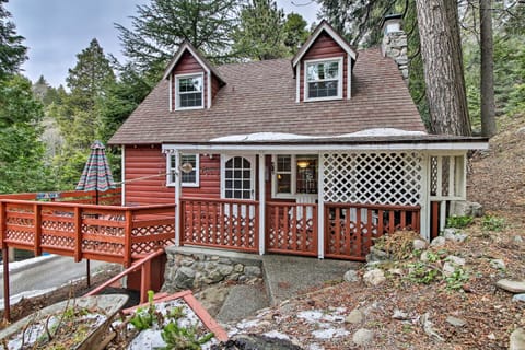 Vintage Snow White Cottage about 2 Miles to Village! House in Lake Arrowhead