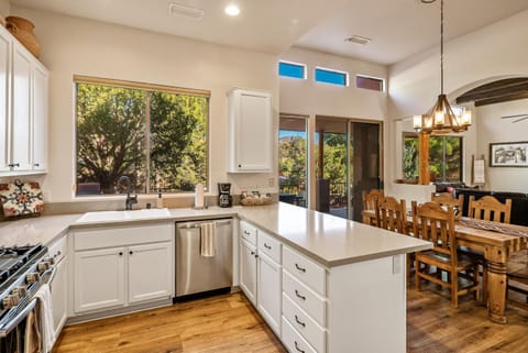 Luxury Sedona Living Remodeled with Red Rock Views! House in Sedona