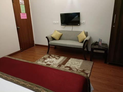 Hotel Gulberg Grand Bed and Breakfast in Lahore