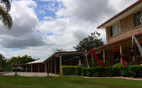 Facade/entrance, View (from property/room)