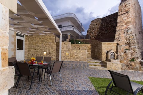 Patio, Facade/entrance, Garden, Balcony/Terrace