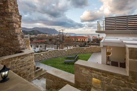 Patio, Facade/entrance, BBQ facilities, Garden, Balcony/Terrace, City view, Garden view, Landmark view, Mountain view, Sea view