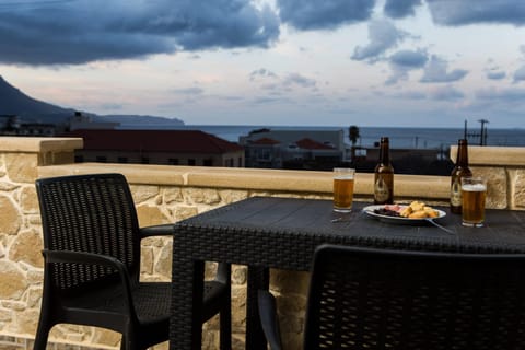 Balcony/Terrace, Mountain view, Sea view, Quiet street view