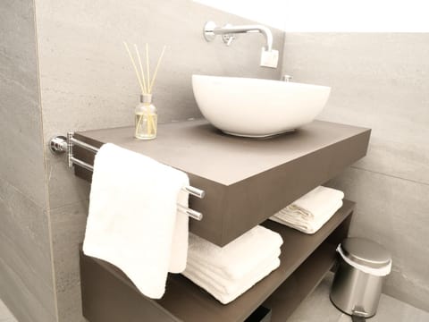 Bathroom, Decorative detail