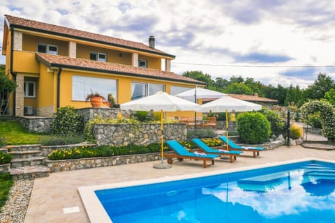 *****Pool house with beautiful seaview,big garden and old tavern***** Villa in Rijeka