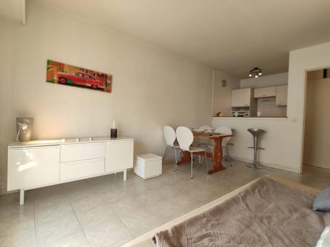 Appartement Juan les Pins, 2 pièces, 4 personnes - FR-1-252-155 Apartment in Antibes
