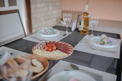 Balcony/Terrace, Food