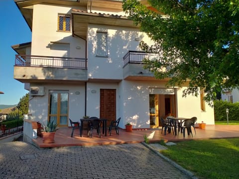 Property building, Patio, Facade/entrance, Garden