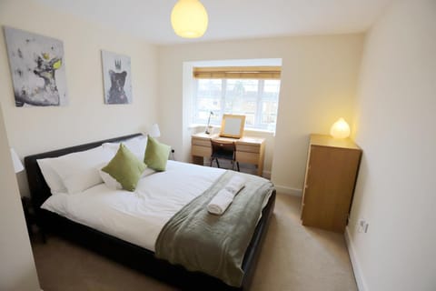 EasyTravel Luxury NEC/Airport 3 beds House Apartamento in Metropolitan Borough of Solihull