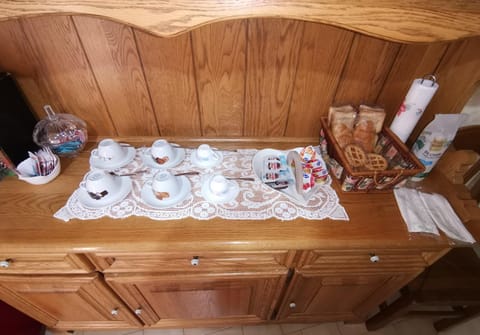 Coffee/tea facilities, Food and drinks, Food, Breakfast