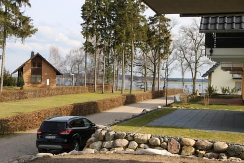 U12 EG - Charmante Ferienwohnung am See mit Kamin in Röbel an der Müritz Copropriété in Röbel