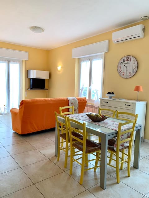 TV and multimedia, Lounge or bar, Dining area