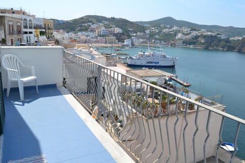 Property building, Facade/entrance, Balcony/Terrace, Sea view