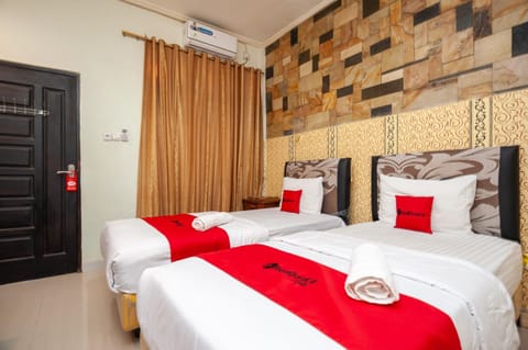 RedDoorz Syariah at Bumi Siliwangi Residence Padang Hotel in Padang