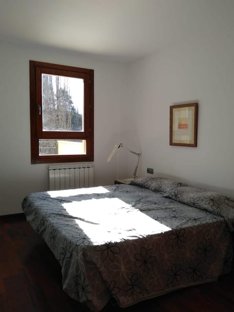 Apartament amb pati a la Vall Fosca, tranquilitat i bones vistes Apartment in Pallars Jussà