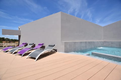 Casa Lou, architect villa with heated pool at Begur, 470m2 Villa in Baix Empordà