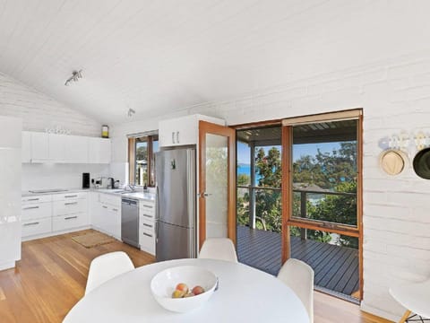 Nunkeri Stunning House with Fabulous Views Linen Wi-Fi and Air Conditioning House in Nelson Bay