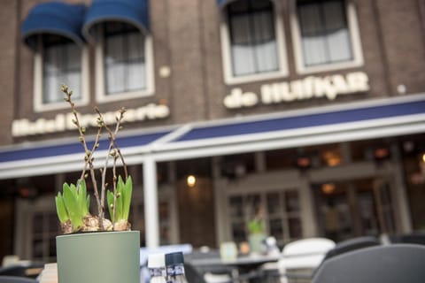 Property building, Facade/entrance, Property logo or sign, City view