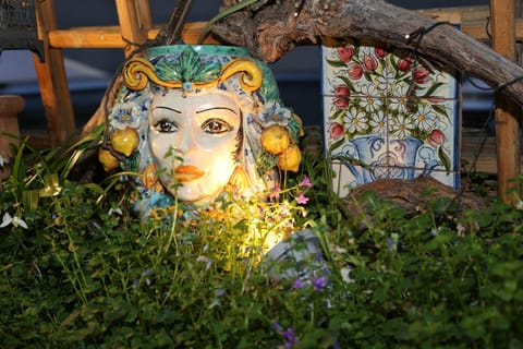 Garden, Decorative detail