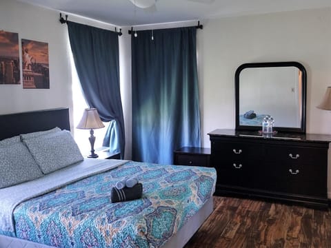 Private room with a lock Vacation rental in Gulfport
