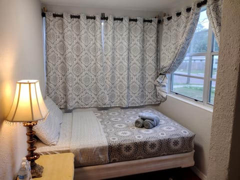 Private room with a lock Vacation rental in Gulfport