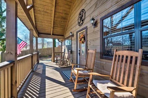 Modern Cabin with Grill Near Golf and Bass Fishing! Maison in Kentucky