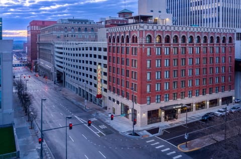 The Peregrine Omaha Downtown Curio Collection By Hilton Hotel in Omaha