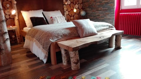 Bed, Photo of the whole room, Decorative detail