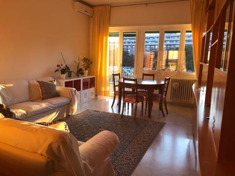 Balcony/Terrace, Living room, Seating area, Dining area