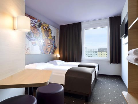 Bed, TV and multimedia, Photo of the whole room