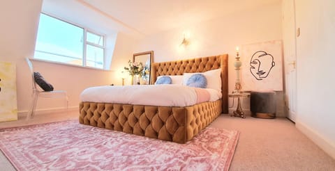 Elegant 5 bed 4 bath 'Vogue House' Parisian style home Copropriété in Margate